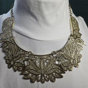 Elegant Gold Filigree Necklace